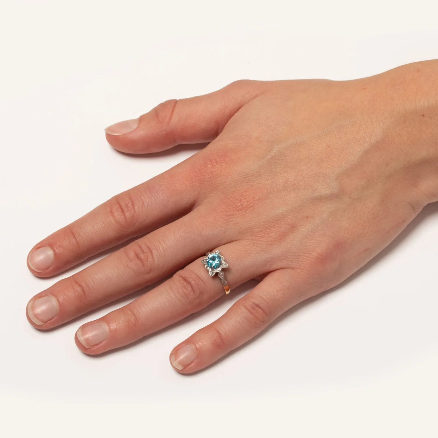 S2913 HAND