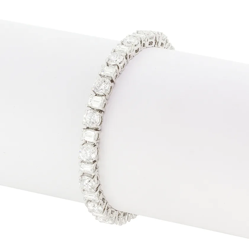 Contemporary 12.35ct Diamond Bracelet